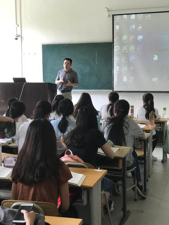 禁忌书屋
召开“创青春”山东省大学生创业大赛志愿者动员会1.jpg