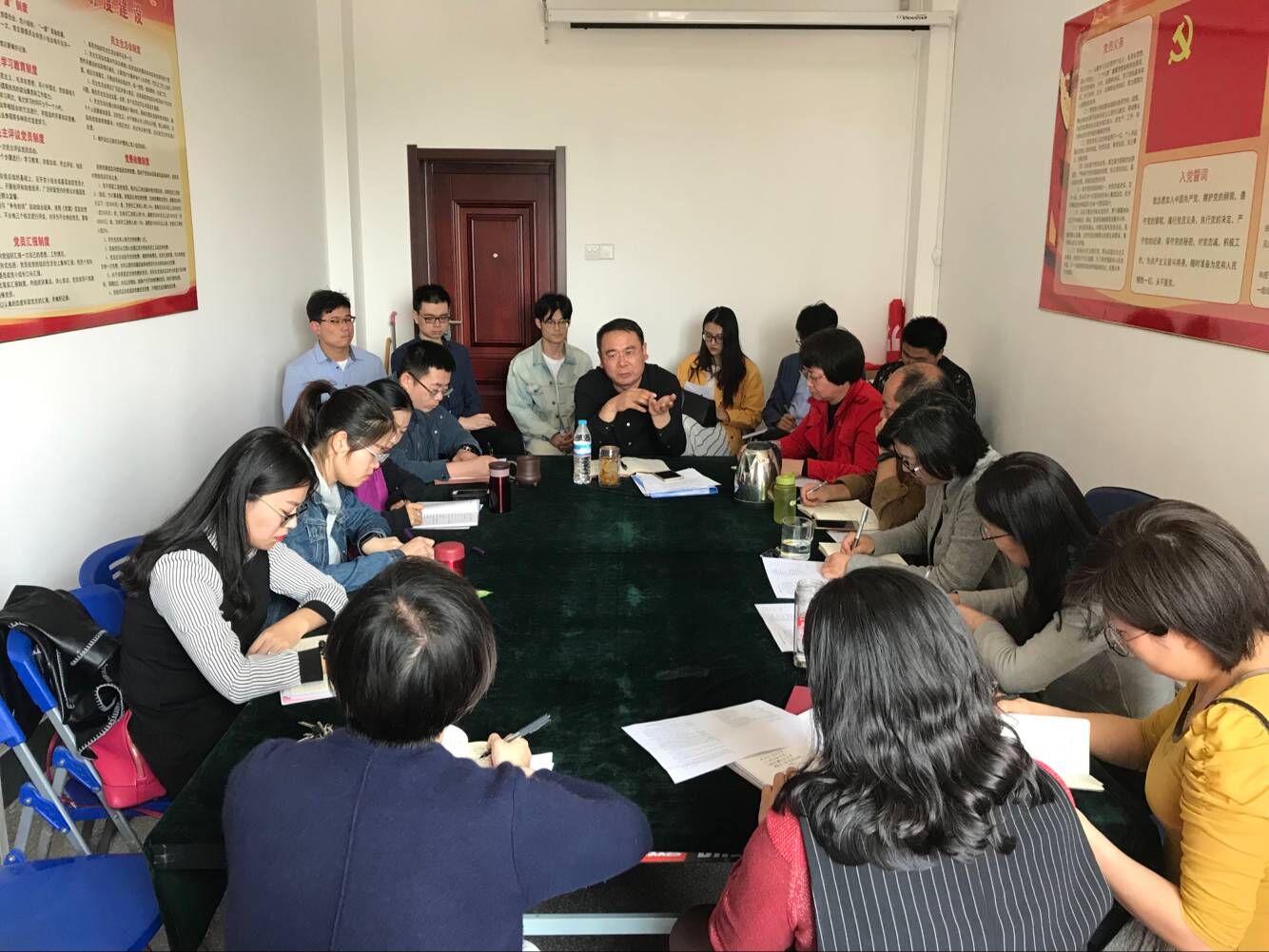 禁忌书屋
召开临沂资本交易大会志愿者动员培训会2018-4-24.jpg